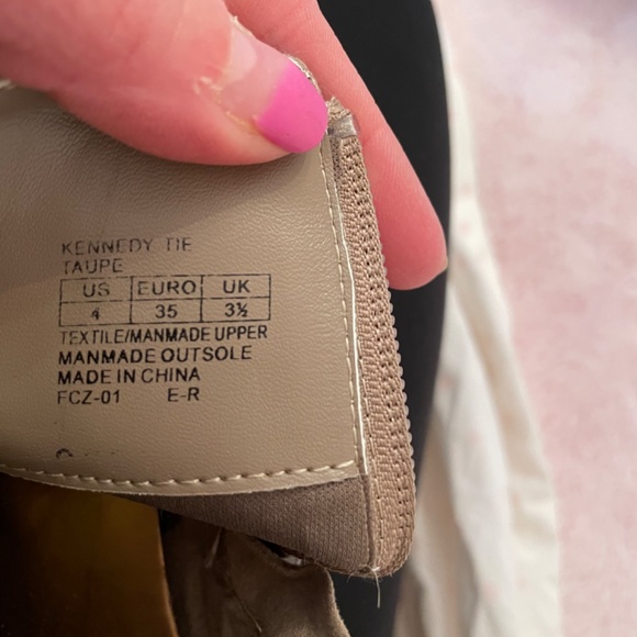 Kenneth Cole Tan booties with glitter - look brand new - Picture 8 of 9